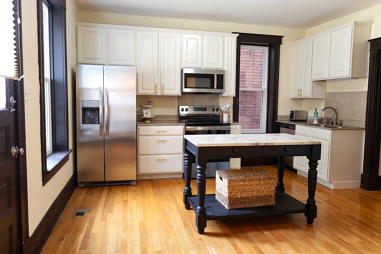 2 bed, 1250 sqft, $2,400 — Photo 1
