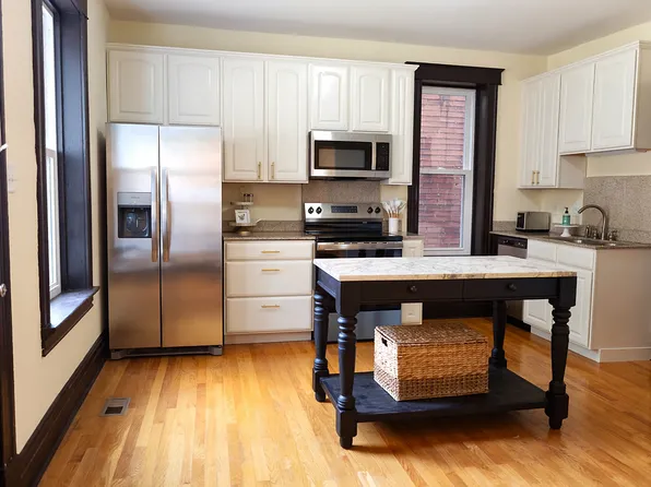 2704 Alhambra Ct, Saint Louis, MO 63118