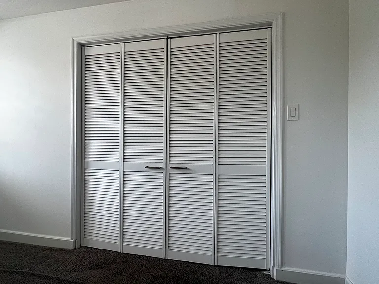 248 E Queen Ln — Photo 13
