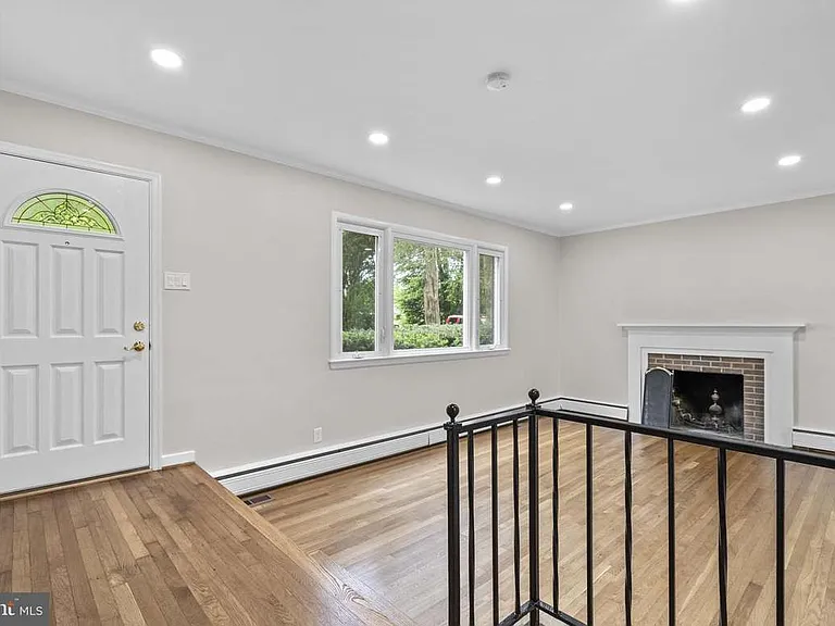 10242 Stratford Ave — Photo 10
