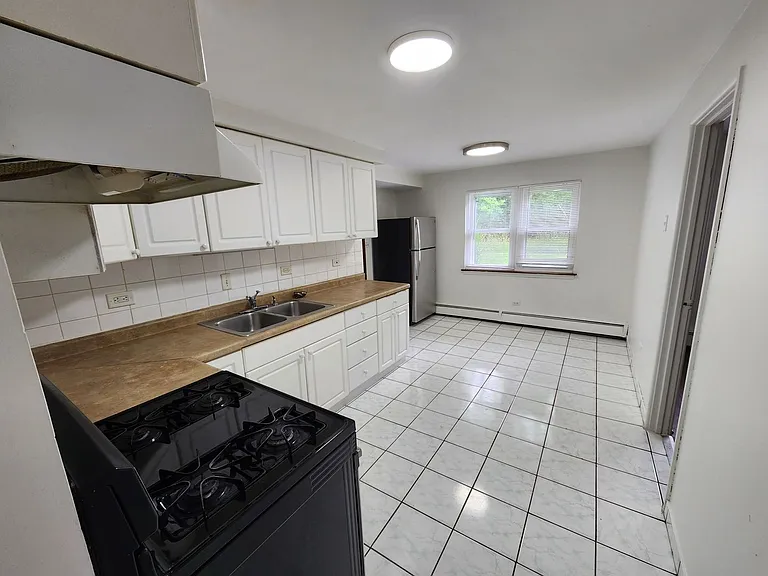 5007 River Road — Photo 1