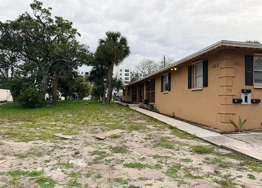 3 bed, 962 sqft, $2,300 — Photo 2