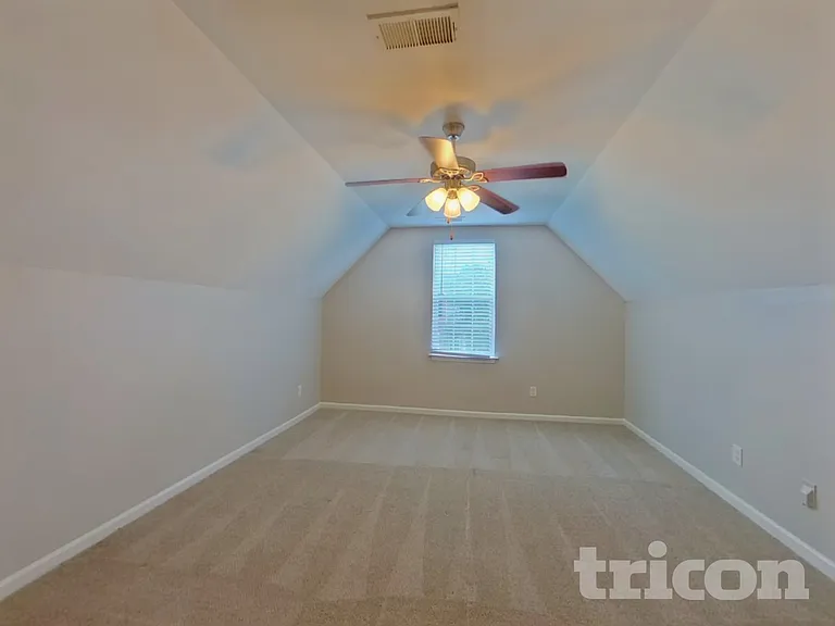 6235 Leslie Dr — Photo 16