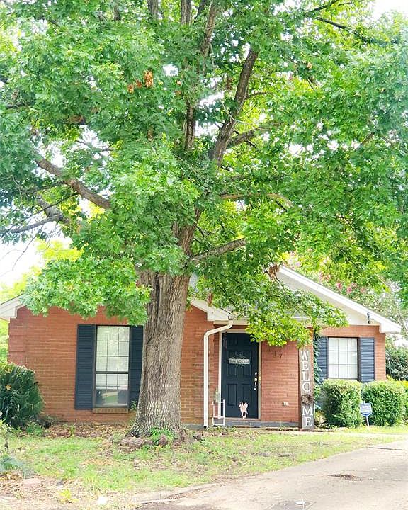 1st image of 317 Brownwood Ct
