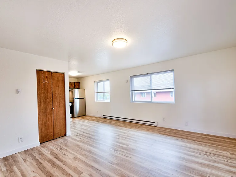 211-225 N Peterson Dr — Photo 28