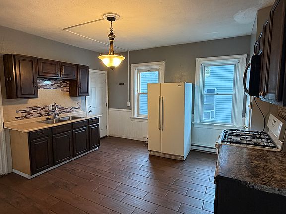 2nd image of 19 Covell St APT 2
