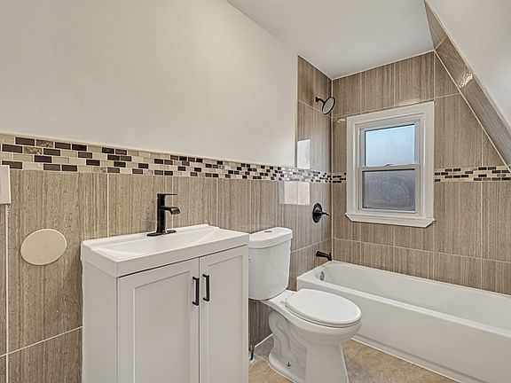 4th image of 110 N 17th St #301