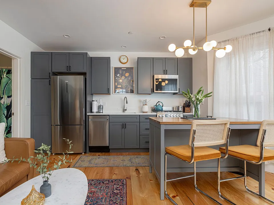 7 Russell St #1