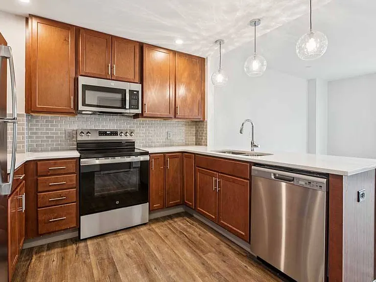 Midtown Crossing Apartments — Photo 52