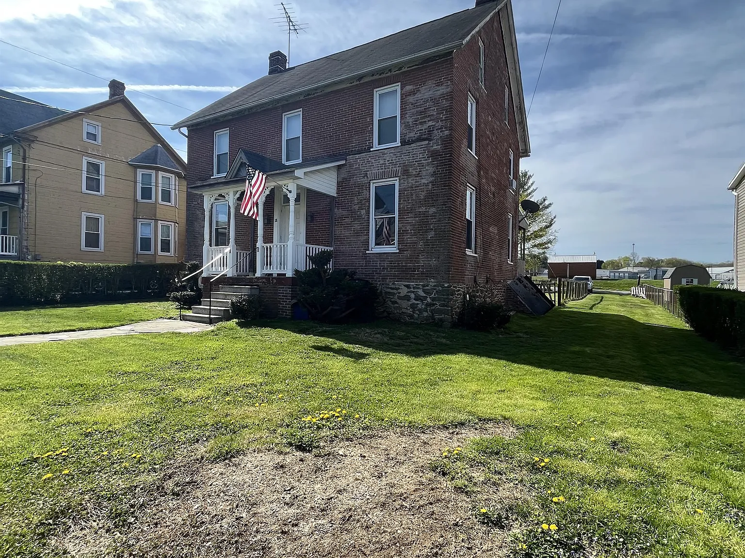 18 East Main Street - B — Photo 1