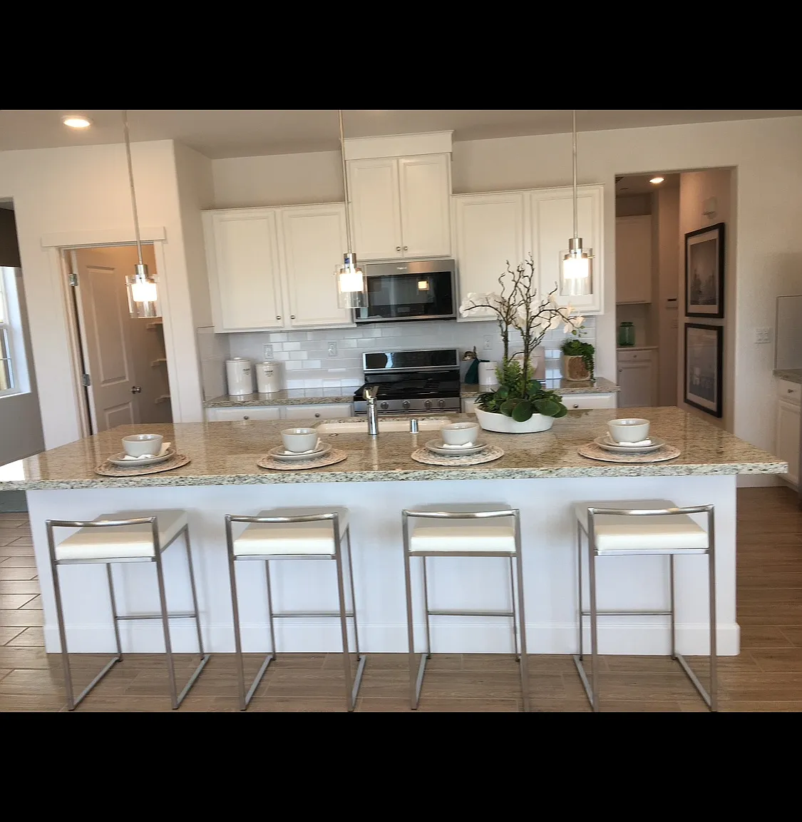 4 bed, 2250 sqft, $3,900 — Photo 2