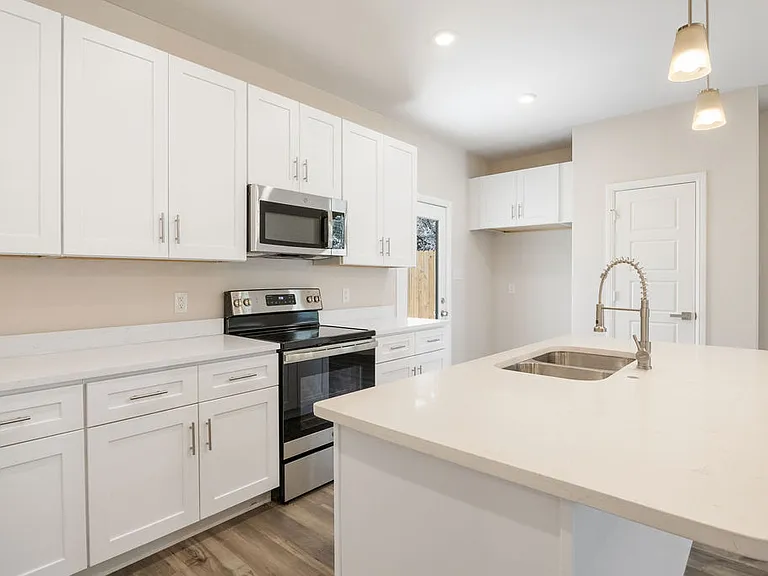 2515 Austin Ct — Photo 6