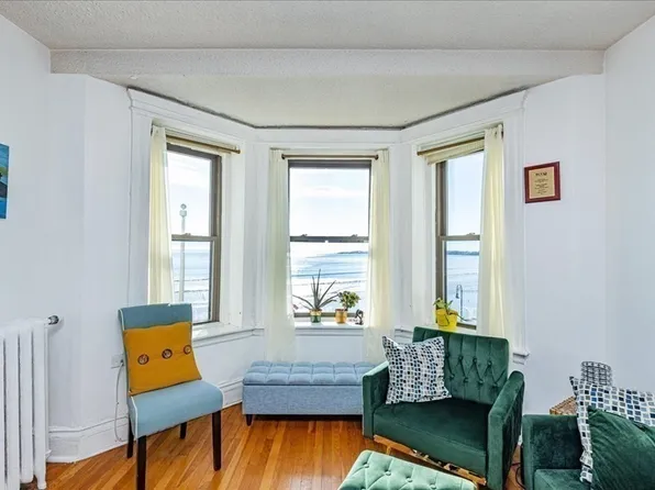 285 Lynn Shore Dr APT 301, Lynn, MA 01902