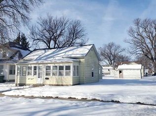 912 W 3rd St, Mccook, NE 69001