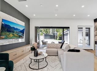 411 8th Ave E, New Westminster, BC V3L 4K9