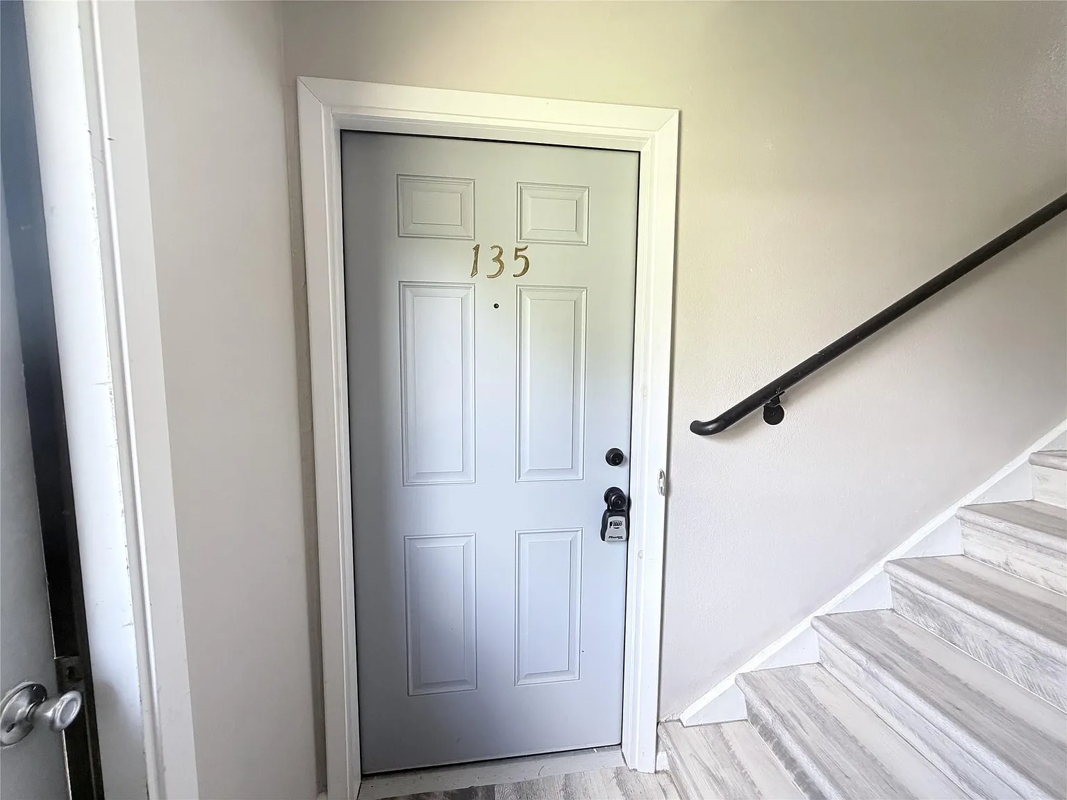 3 bed, 2.0 bath, 1120 sqft, $2,300 — Photo 3