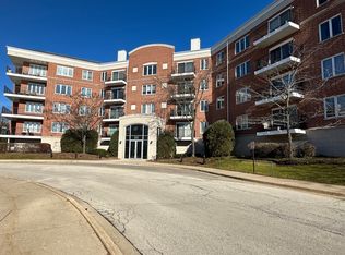 351 Town Place Cir APT 207, Buffalo Grove, IL 60089