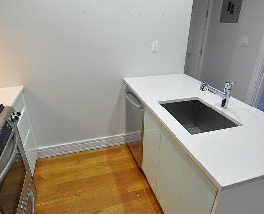 5th image of 527 Lincoln Pl APT 101