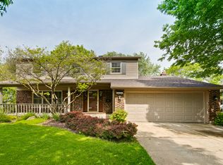 1008 Cambridge Dr, Libertyville, IL 60048