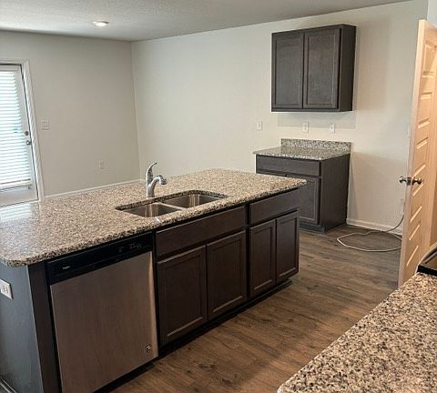 4th image of 212 Burnston Way