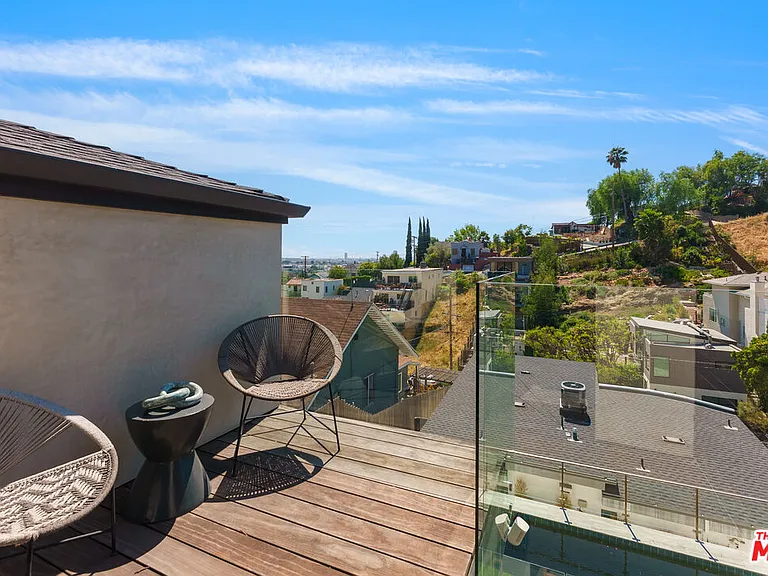 3850 Glenalbyn Dr — Photo 34