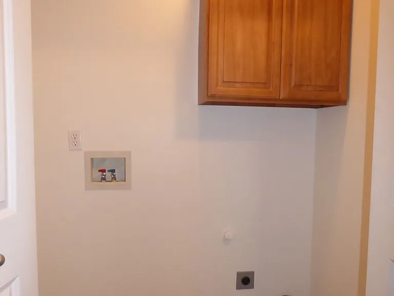 3536-3538 Fisher Ct NE — Photo 14