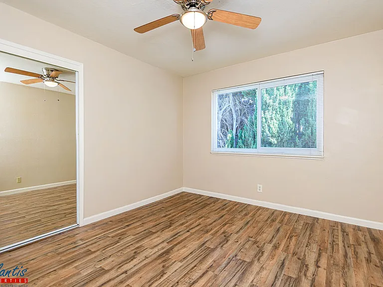 935 Pomeroy Ave — Photo 5