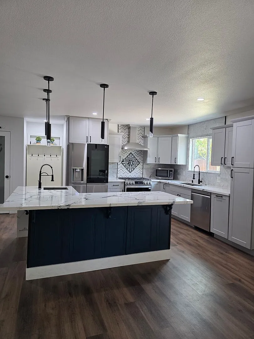 Great Family home in family neighborhood~bring the pets — Photo 4