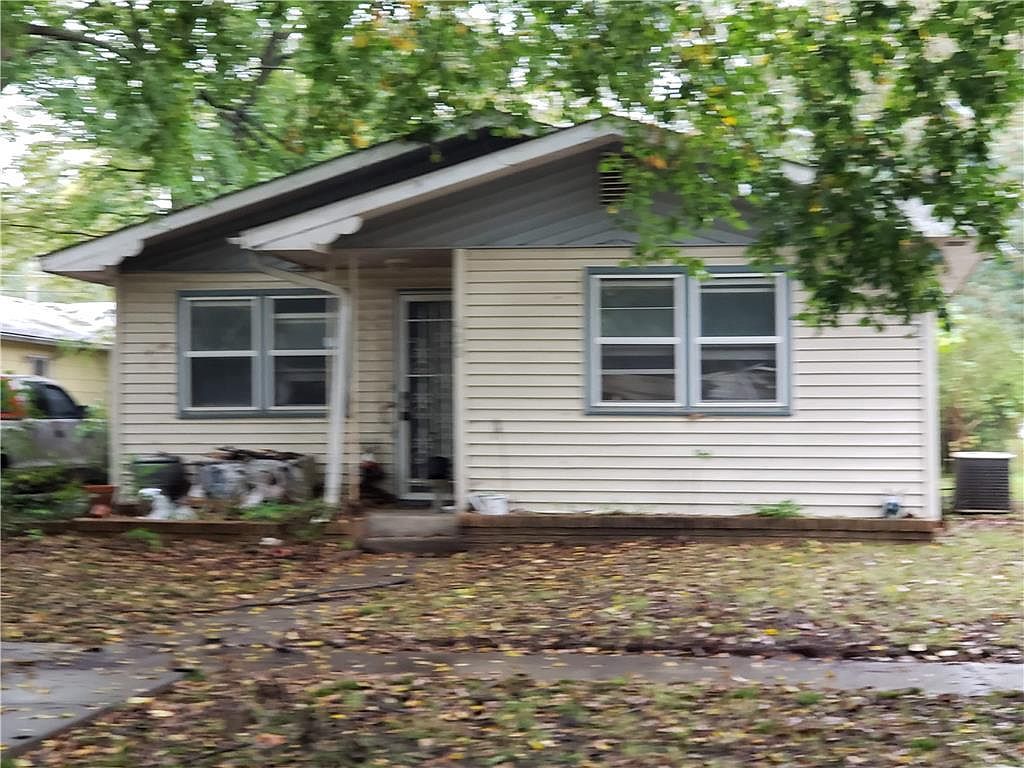420 S Colborn St, Iola, KS 66749 Zillow
