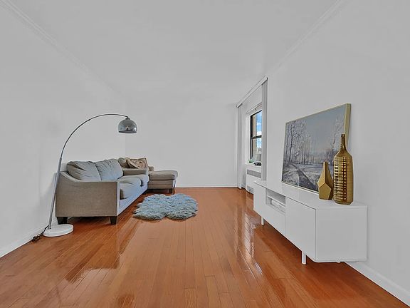 3rd image of 2610 Union St APT 6G