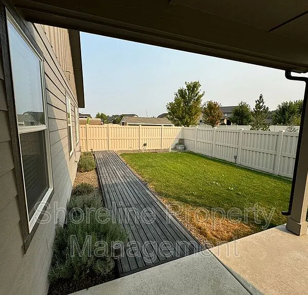 511 Diamond Lake St — Photo 11