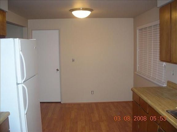 3rd image of 19317 Aurora Dr E