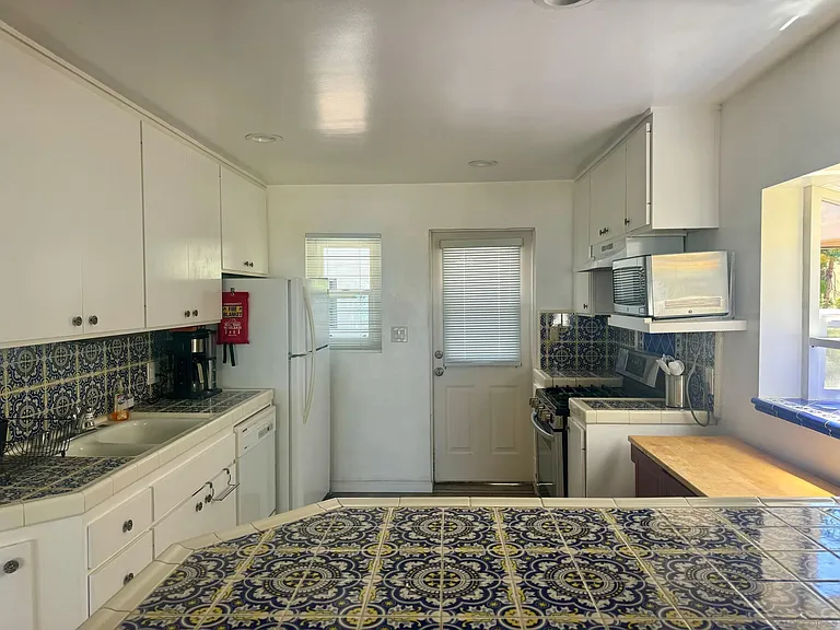 8151 Camino Del Oro — Photo 13