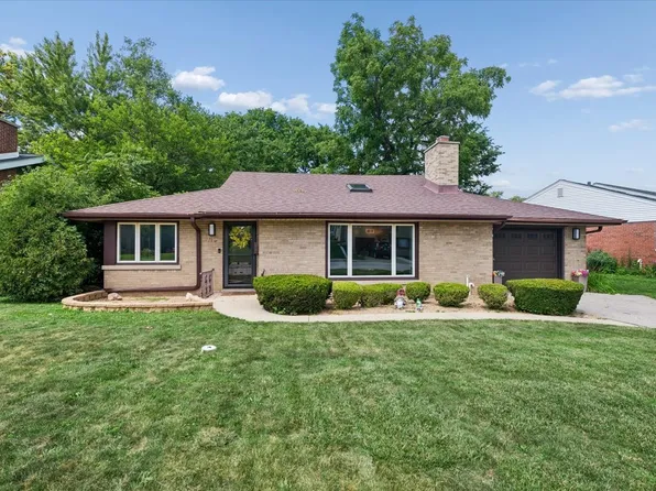 110 Green Valley Dr, Lombard, IL 60148