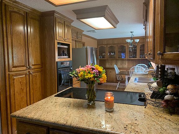 4th image of 1428 Camellia Dr