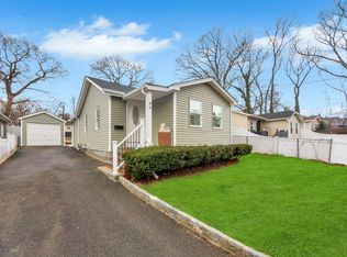 86 Eastview Rd, Lake Ronkonkoma, NY 11779