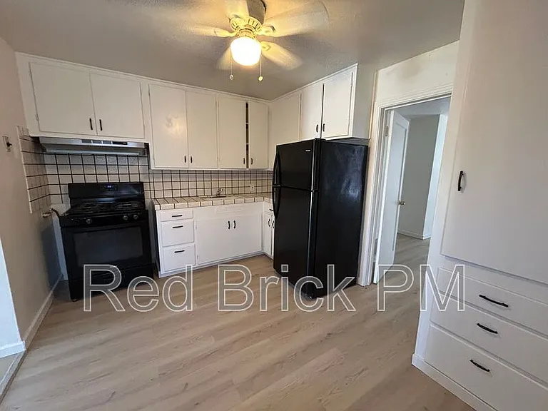 2260 Glen Ave — Photo 3