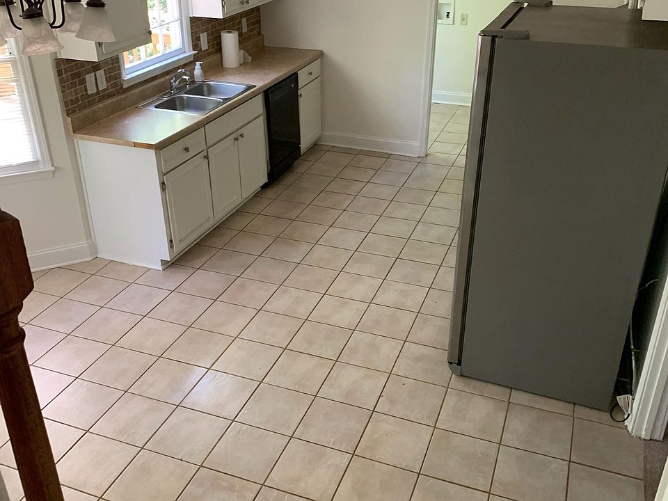 2nd image of 1417 Riverbrook Ct