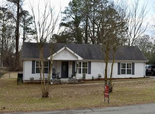 104 Hendrix St, La Fayette, GA 30728