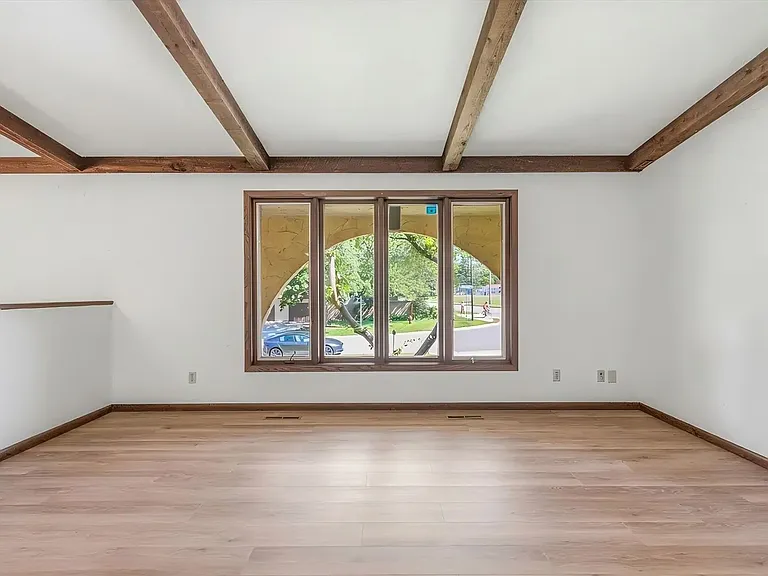 316 Colleen Ave — Photo 5
