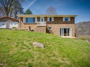 212 Dogwood Acres Rd, Hampton, TN 37658