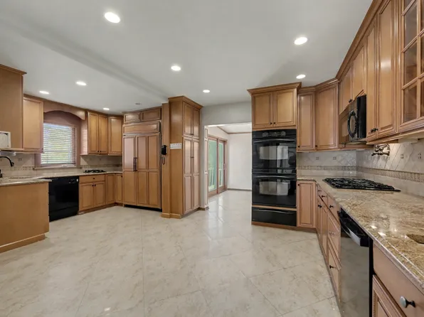 3731 Maple Avenue image 11 of 34