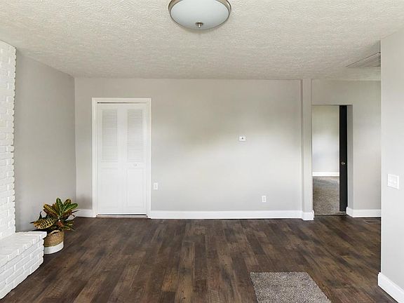 3rd image of 630 S 15th St APT 1