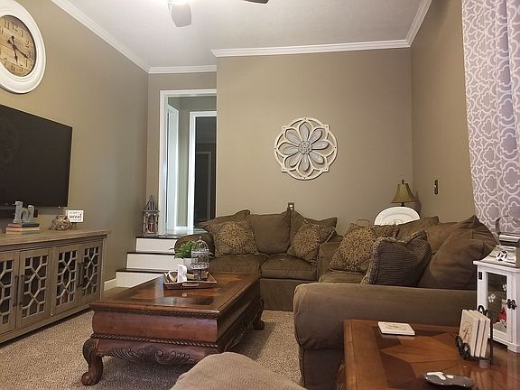 5th image of 413 Denver Dr