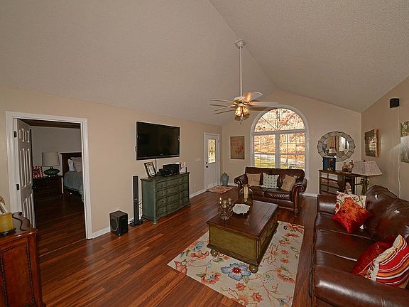 5th image of 134 Ivy Ln