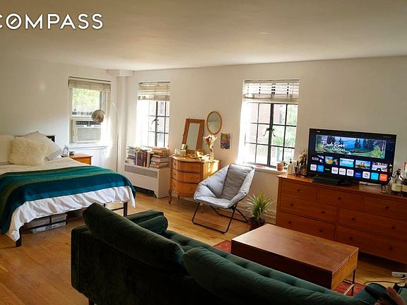3rd image of 9 W 10th St APT 4F