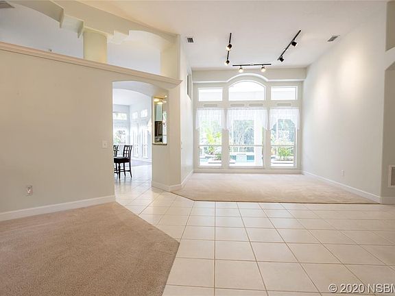4th image of 713 S Timberlane Dr