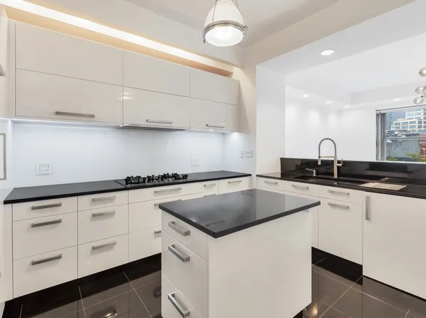 260 West Broadway image 3 of 14