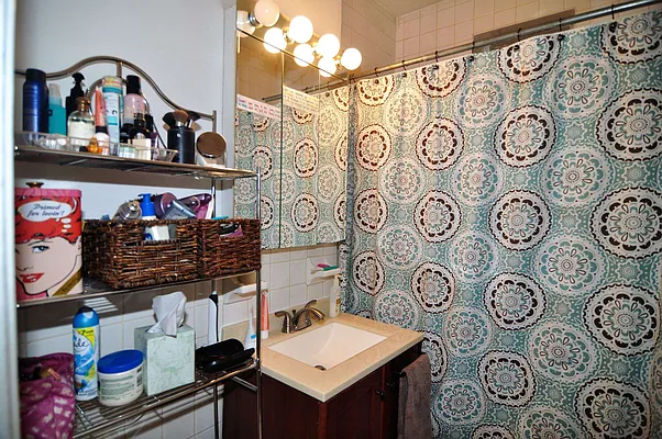 Sold by CENTURY 21 Sunny Gardens Realty, Inc. | media 32