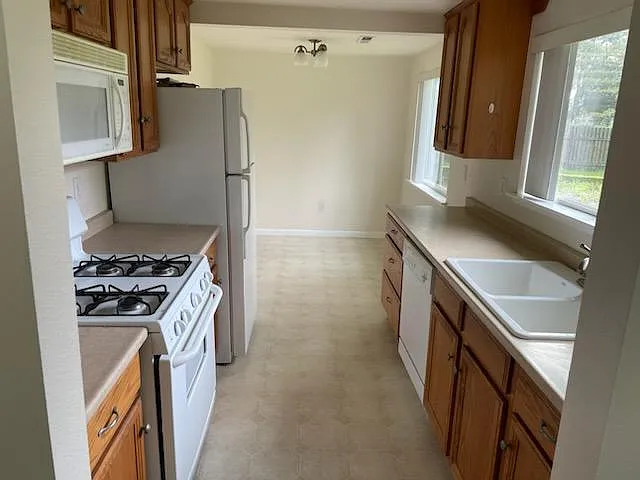 370 Sky Oaks Dr — Photo 6